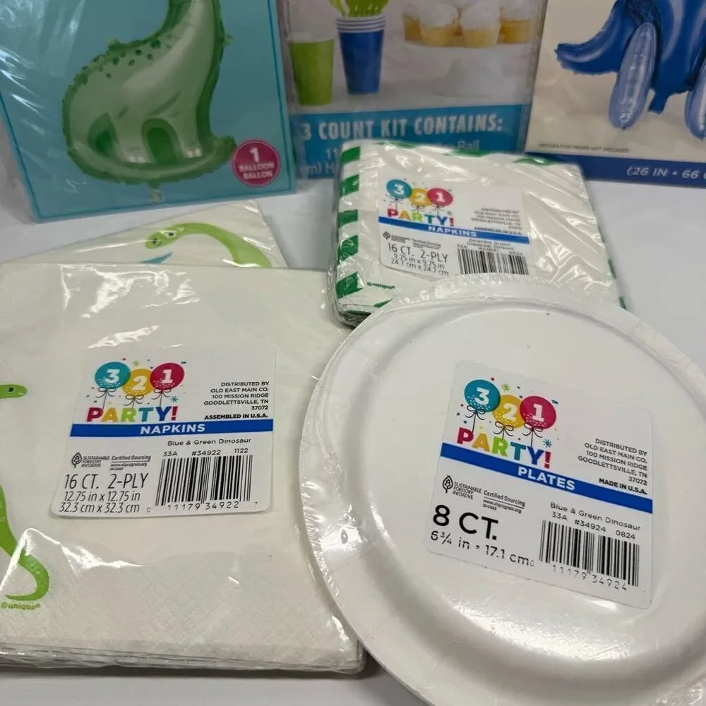 D26  Party Decorations- 7 piece ROAR dinosaur party decor, plates, napkins and D